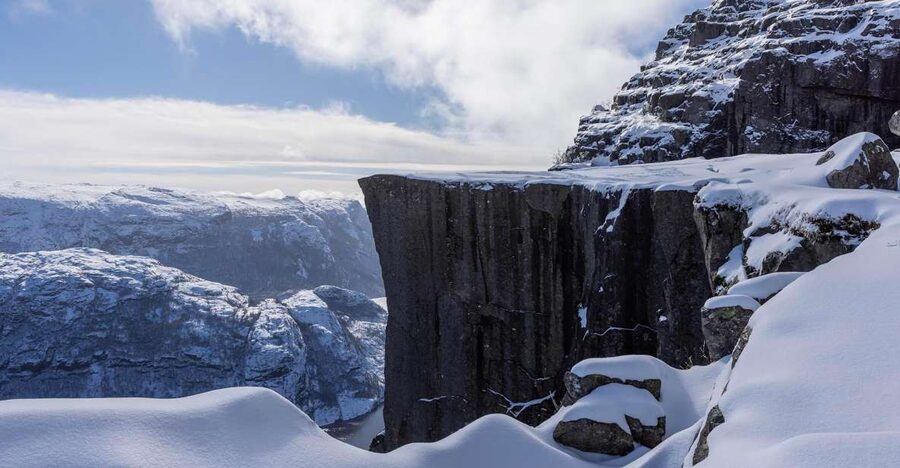 Stavanger: Preikestolen Winter Hike + Hot Lunch - The 2.5-hour climb to Pulpit Rock