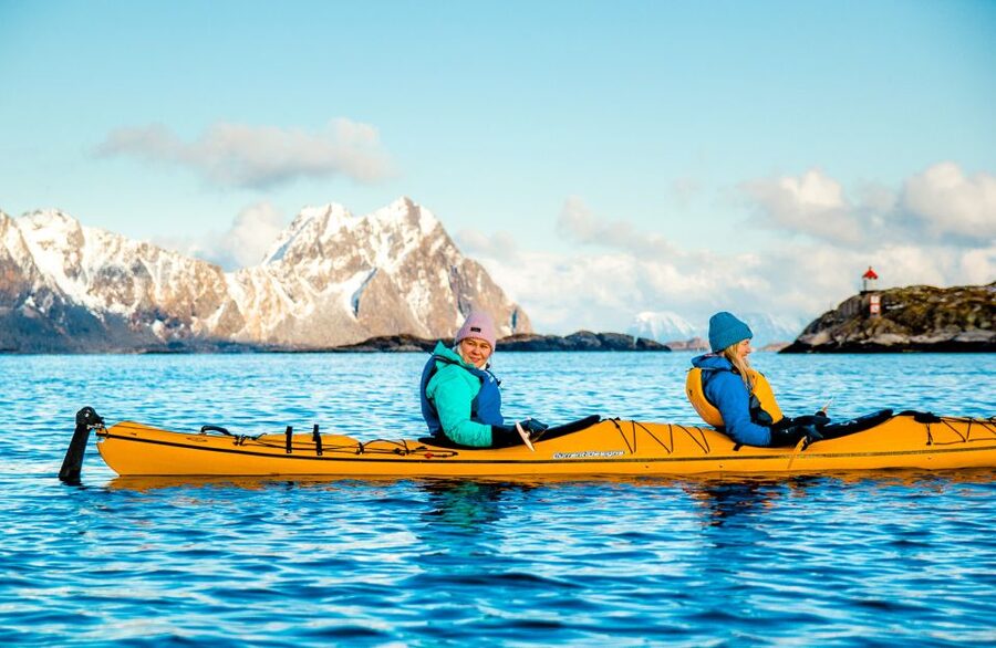 Svolvaer: 2-Hour Winter Kayaking Adventure - Practical tips for a warmer, easier paddle
