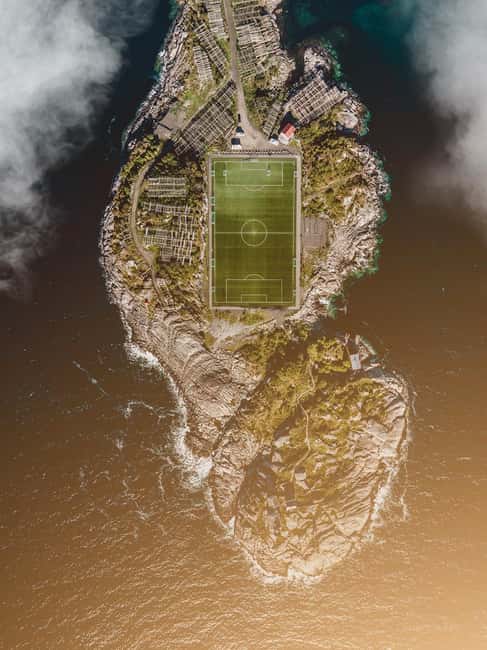 Svolvær and Henningsvær Sightseeing and History Tour - Lofoten Cathedral and the religious life of the islands