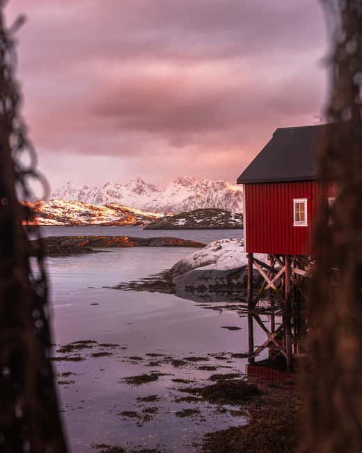 Svolvær and Henningsvær Sightseeing and History Tour - Svinøya, where fishing is more than scenery
