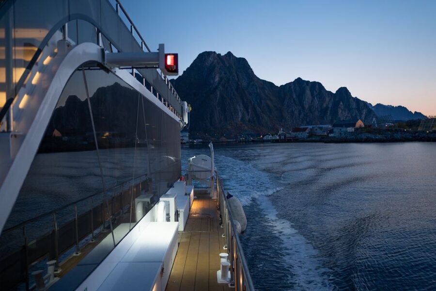 Svolvær: Northern Lights and Full Steam Cruise with Tasting - Who will enjoy this Svolvær cruise?