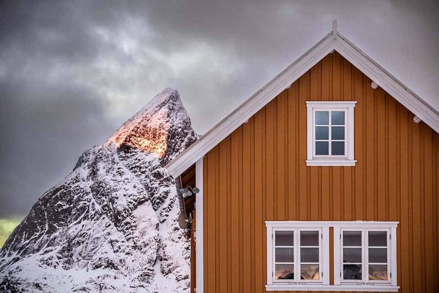 Svolvær: Reine, Hamnøy, Sakrisøy Photo Tour - Sakrisøy and the longest break