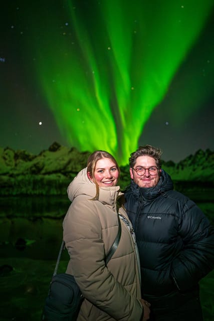Svolvær: Ultimate Aurora Hunt - Photography help and the souvenir pictures