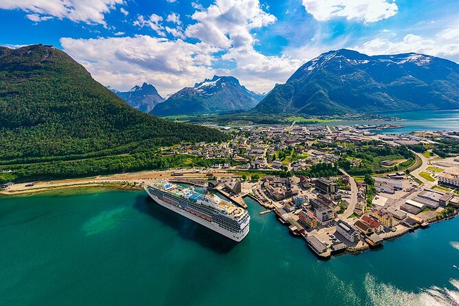 The Golden Train on Rauma Railway in Romsdalen - Choosing between the two regular departures