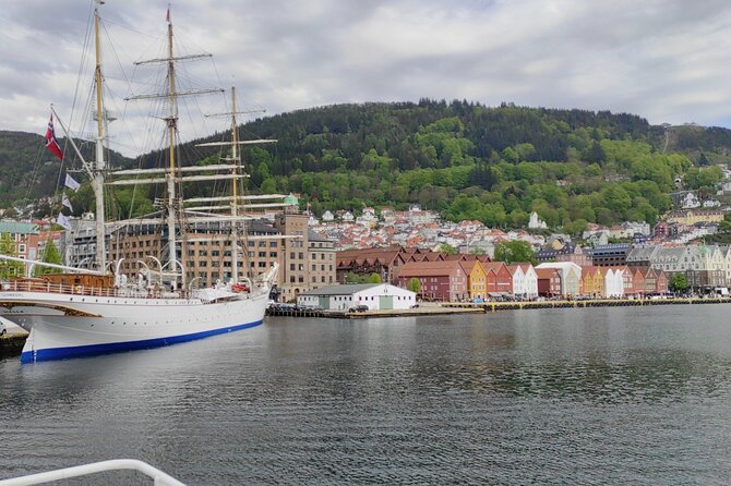 The influence of Bergen in Norway's development, city tour - Start at Bergen’s National Stage