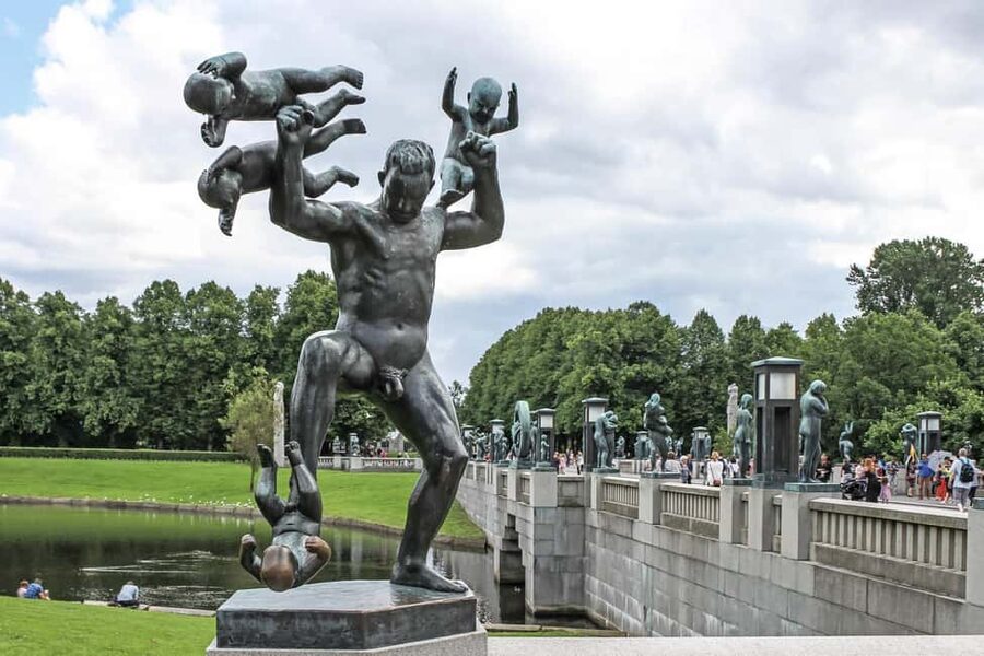 The Vigeland Park in Oslo: Insta-Perfect Walk with a Local - Meeting outside the Oslo City Museum