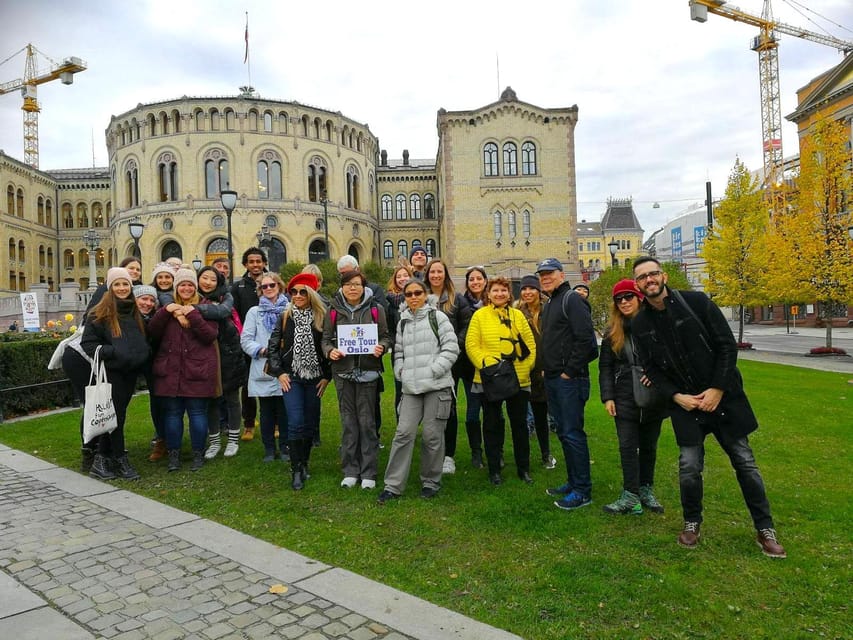 Tour a Pie en Oslo en Español - Sentrum, Oslo Børs and the city’s main street