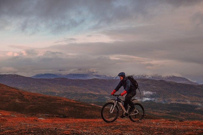 Trail challenge with electric mountainbike - The narrow first descent and forest road