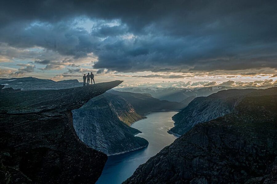 Trolltunga: Trolltunga Sunset Glamping - Reaching camp 2 kilometers before the rock