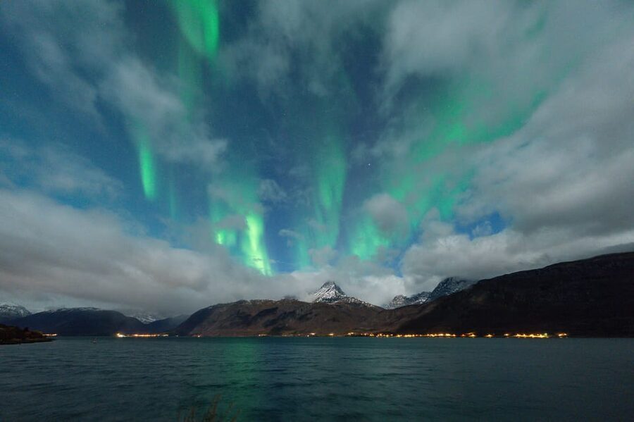 Tromsø: Aurora Borealis, Campfire, Hot Meal, Arctic Tour - What the Northern Lights may look like