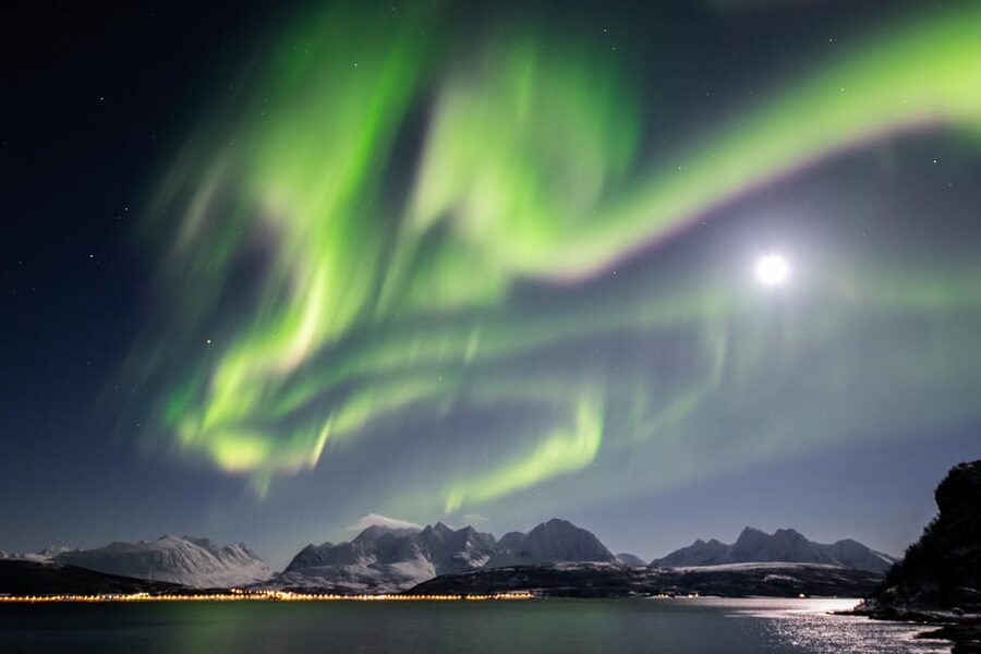 Tromsø: Aurora Borealis, Campfire, Hot Meal, Arctic Tour - The Mercedes Sprinter ride into Arctic night