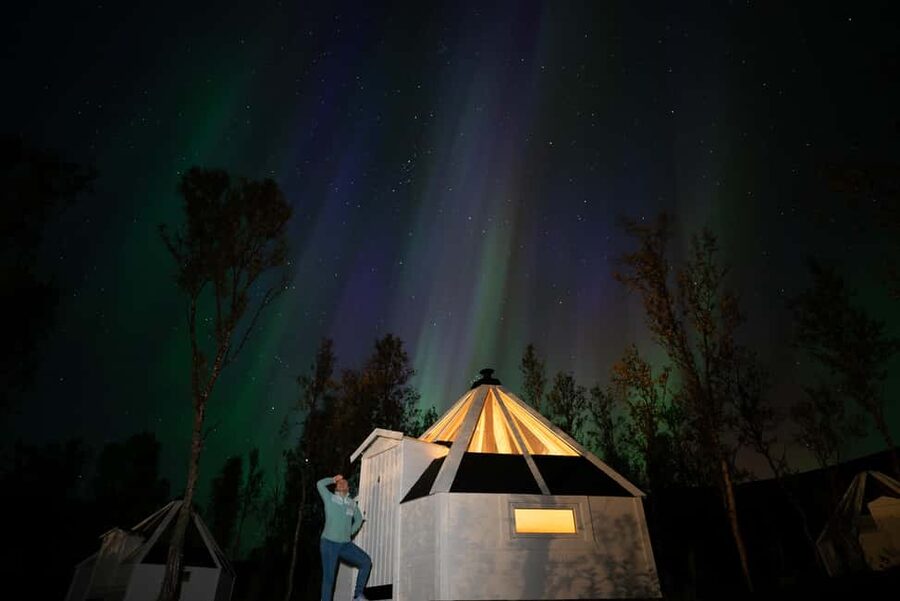 Tromsø: Aurora Crystal Lavvo Overnight Stay with Activities - A 2 km walk through Scandinavian winter country