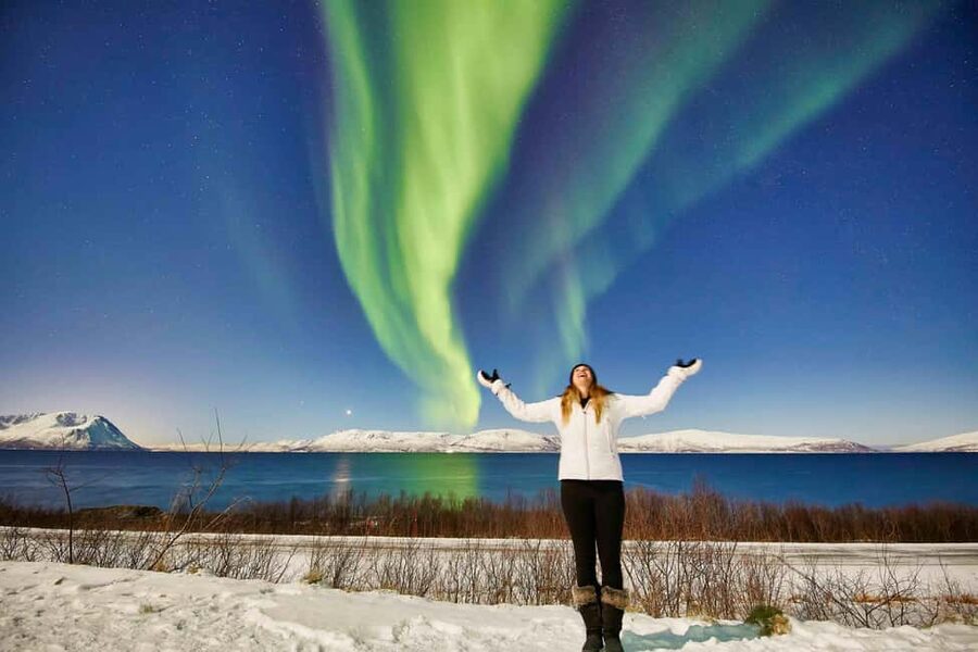 Tromsø: Aurora Crystal Lavvo Overnight Stay with Activities - Food, equipment, and small comforts