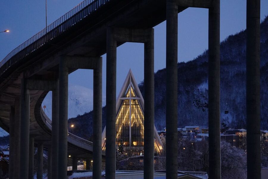 Tromsø: Aurora Dinner Cruise by Hybrid-Electric Catamaran - Practical details that improve the night