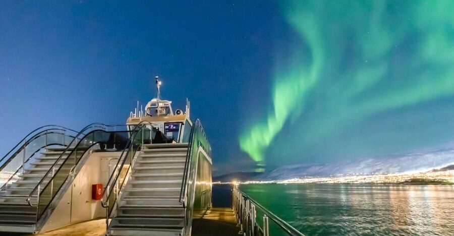 Tromsø: Aurora Dinner Cruise by Hybrid-Electric Catamaran - From Kaigata 6 to the first mountain views