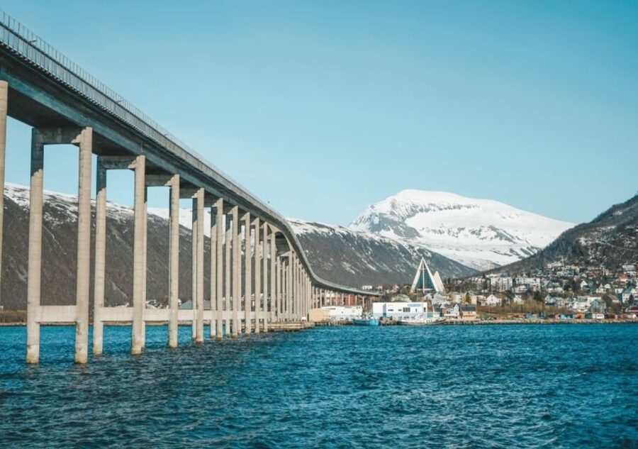 Tromso: City Highlights Guided Walking Tour - The first 20 to 30 minutes along Tromsø’s pier
