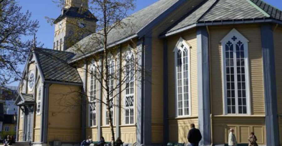 Tromso: City Highlights Guided Walking Tour - The Polar Museum and old Skansen