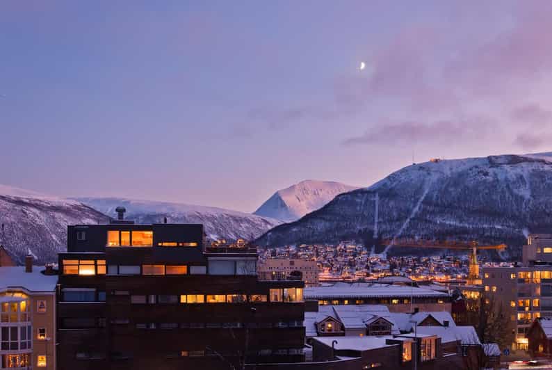 Tromso: Express Walk with a Local in 60 minutes - Small groups make the hour more useful