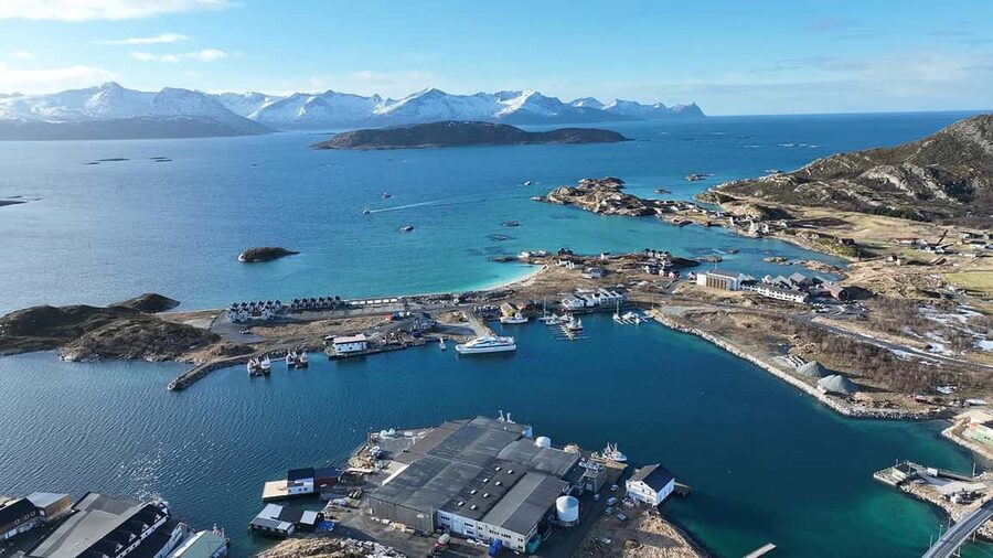 Tromsø Fjord Cruise - With a stop at Sommarøy Island - Leaving Tromsø for the Arctic coast