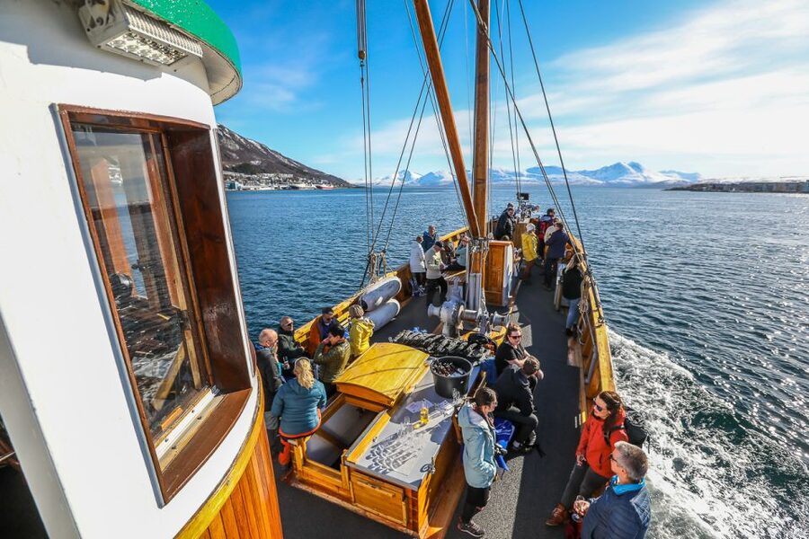 Tromsø: Fjord History Cruise with Snack and Drinks - What $156 buys you