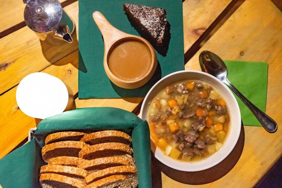 Tromsø: Husky Sled Self-Drive with Traditional Lunch - Warming up with bidos in the gamme hut