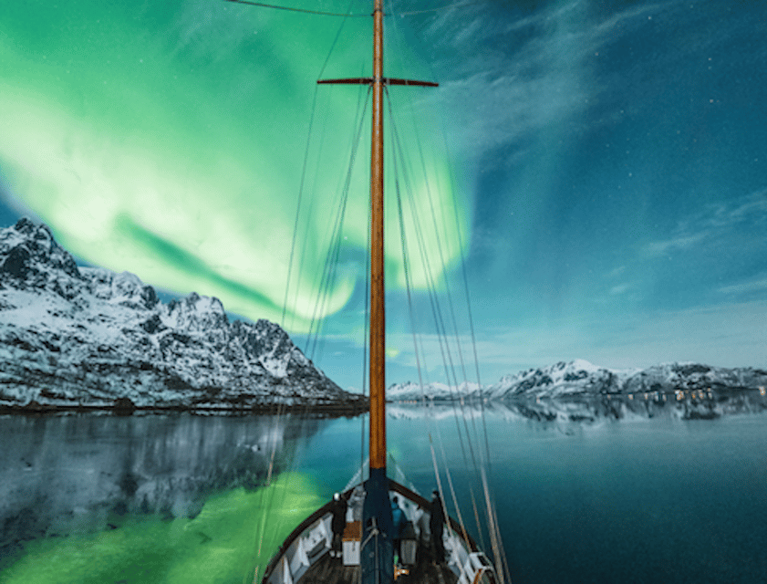 Tromso: Luxury Northern Lights Cruise with Hot Tub & Dinner - The saloon feels more like a living room