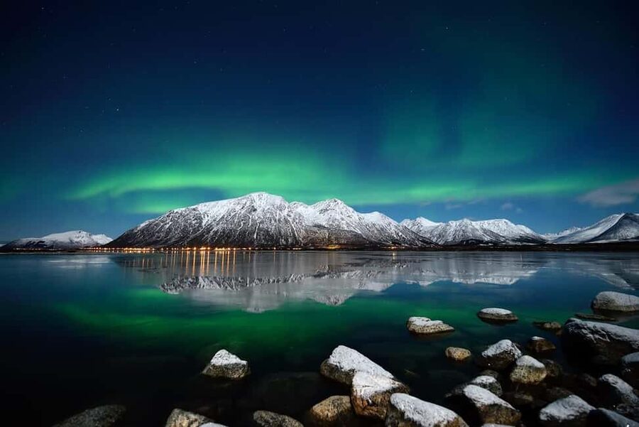 Tromsø:Northern light tour with mini bus i Tromsø - A moving hunt for Tromsø’s Northern Lights