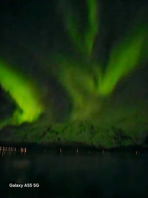 Tromsø:Northern light tour with mini bus i Tromsø - The human side of the evening