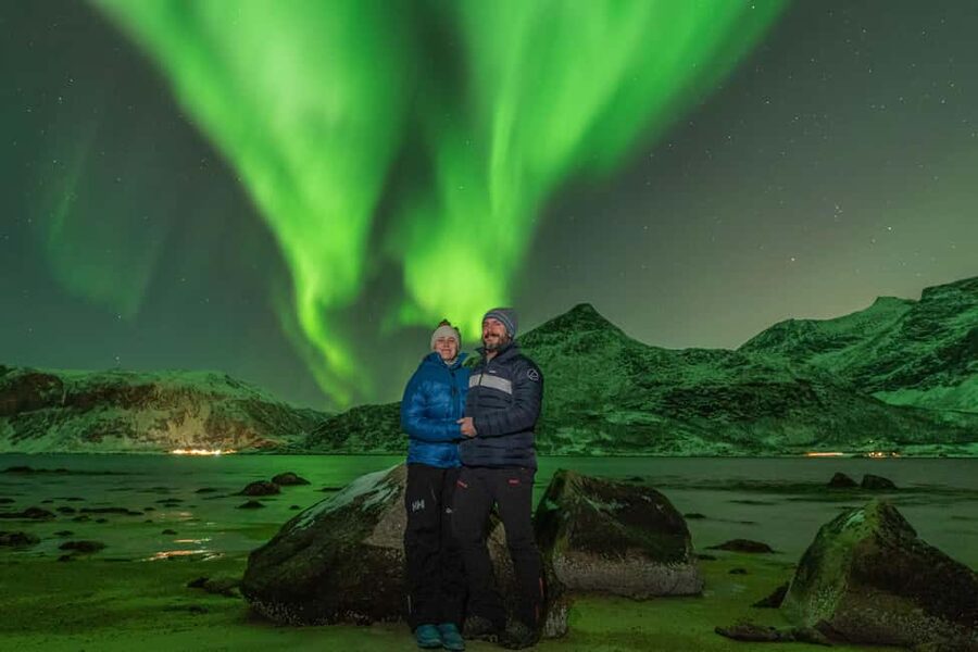 Tromsø: Northern Lights Chase by a comfortable bus - Three hours beneath the Northern Lights