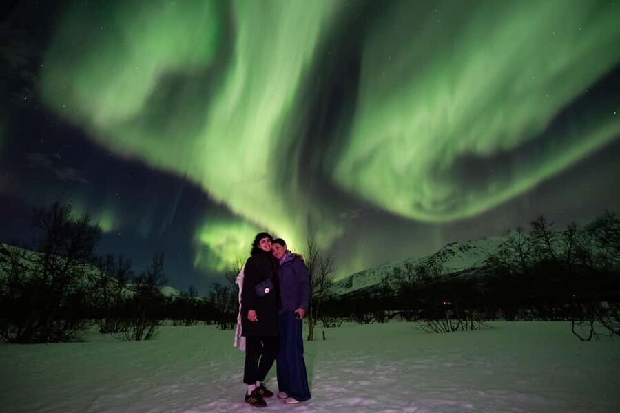Tromsø: Northern Lights Chase by a comfortable bus - Who should book this experience?