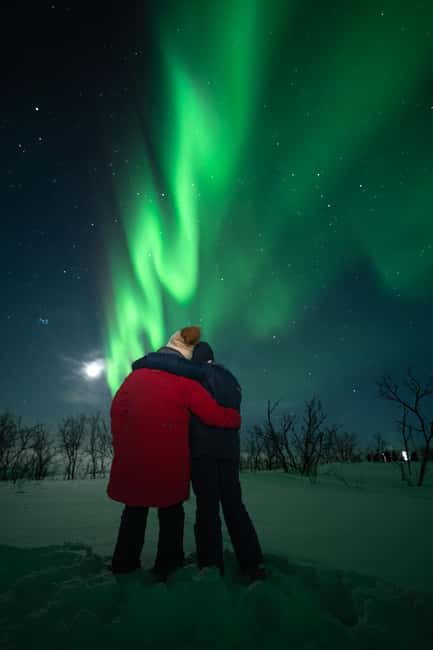 Tromsø: Northern Lights Focus Tour, German/English, minibus, meal - The important limit: no aurora guarantee