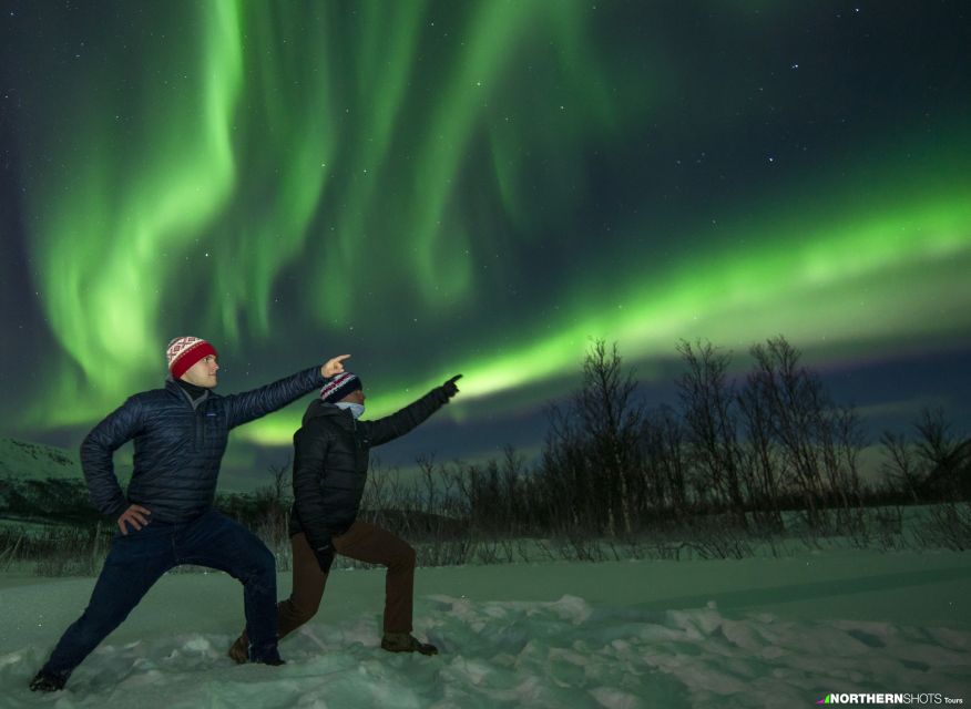 Tromso: Northern Lights Photography Tour by Bus (or miniBus) - Hot chocolate, cookies, and time outside