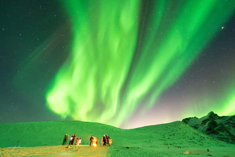 Tromsø: Northern Lights Safari - Waiting beside the bonfire
