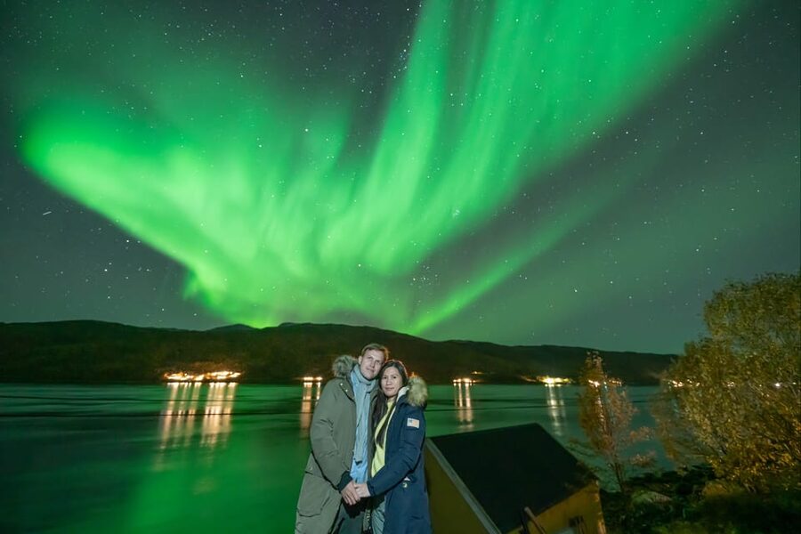 Tromsø: Northern Lights Tour w/Photo, Suits and Local Guide - Group size, van time, and the late finish