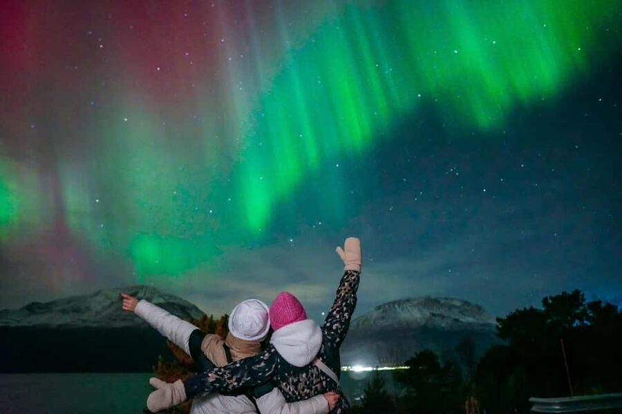 Tromsø: Northern Lights Tour with Guaranteed Sightings - Driving toward Finland can be the difference