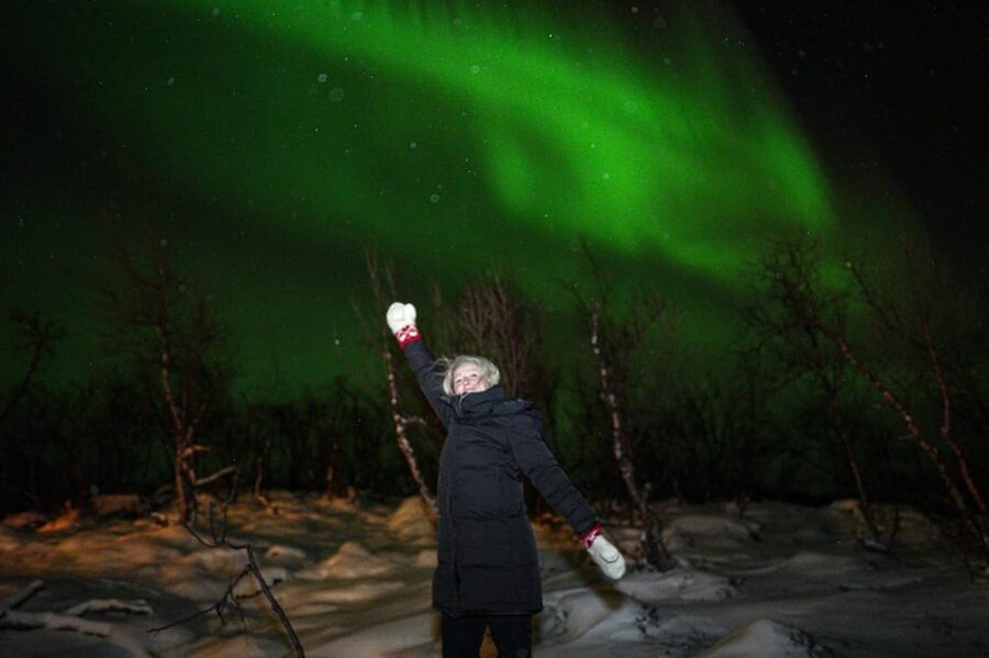 Tromsø: Northern Lights Tour with Local Guide and Photos - Warmth, food, and Arctic hospitality