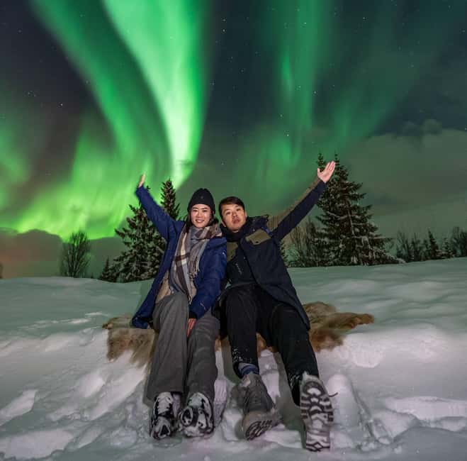Tromsø: Northern Lights Tour with Professional Photographer - A six-hour search for Tromsø’s northern lights