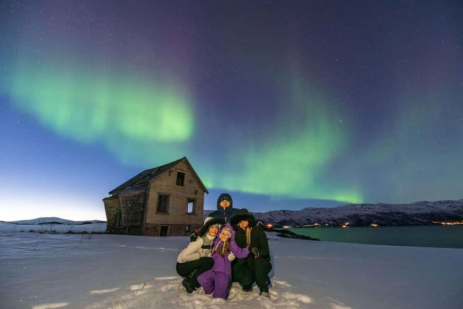 Tromsø: Northern Lights Tour with Professional Photographer - Warm drinks, cookies, and the value of small comforts