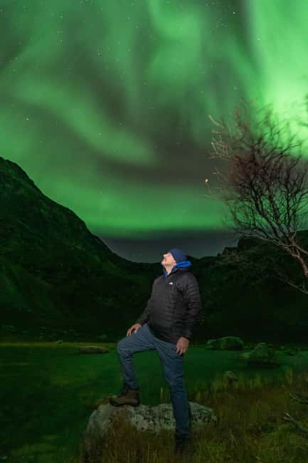 Tromsø: Northern Lights Tour with Professional Photographer - Guides who keep the evening moving