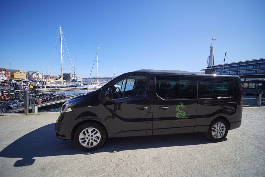 Tromsø: Private 6-Hour Aurora Chase by Minivan - Choosing the road to clearer skies