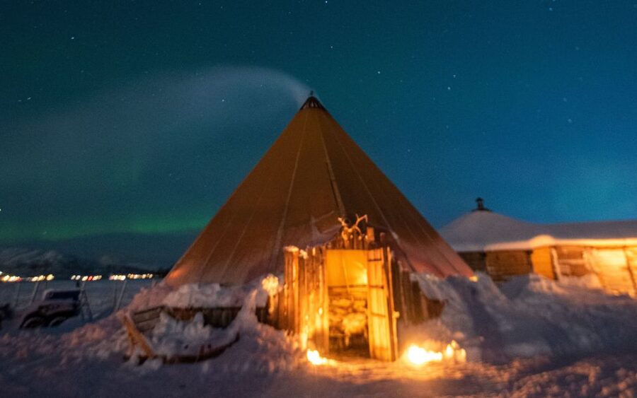 Tromsø: Reindeer Camp Dinner with Chance of Northern Lights - Sámi stories around the fire
