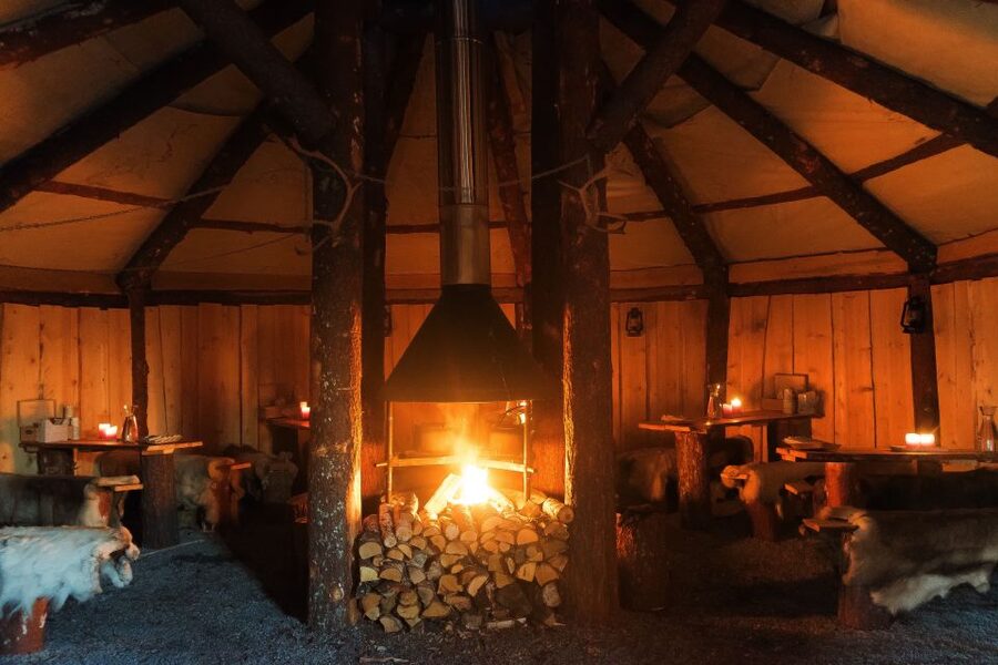 Tromsø: Reindeer Sled, Dinner, and Chance of Northern Lights - Inside the gamme, warmth comes first