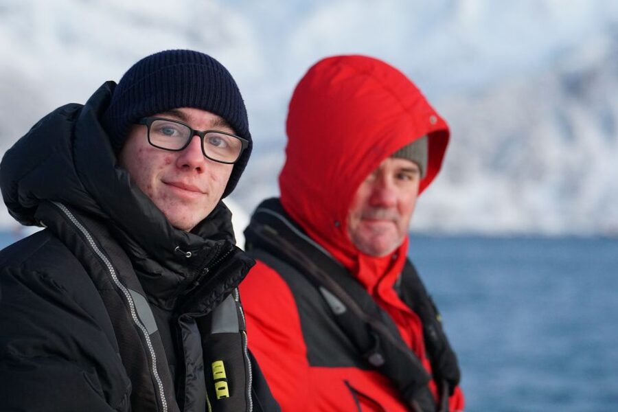 Tromso: Sightseeing Cruise by Catamaran with Snacks & Drinks - A two-hour route around Tromsø