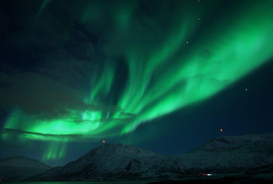 Tromsø: Small-Group Adventurous Northern Lights Hunt - Getting better Aurora photos