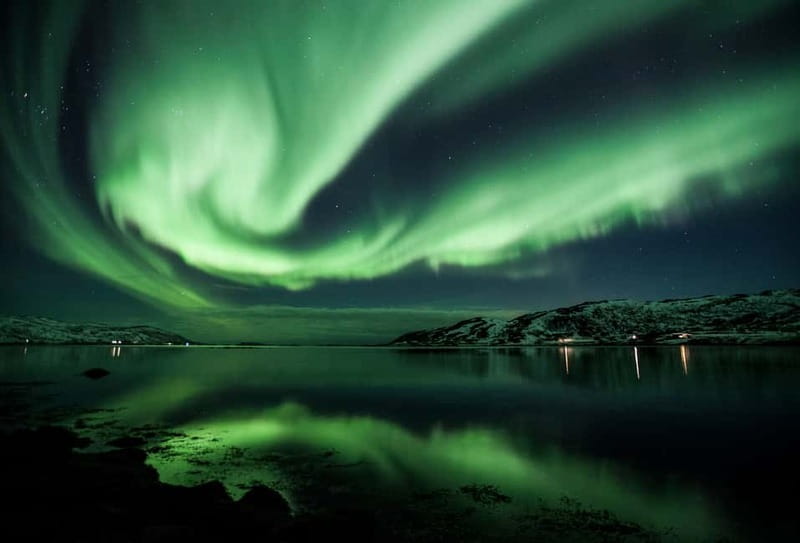 Tromsø: Small Group Northern Lights Hunt - Reading the sky instead of waiting in one place