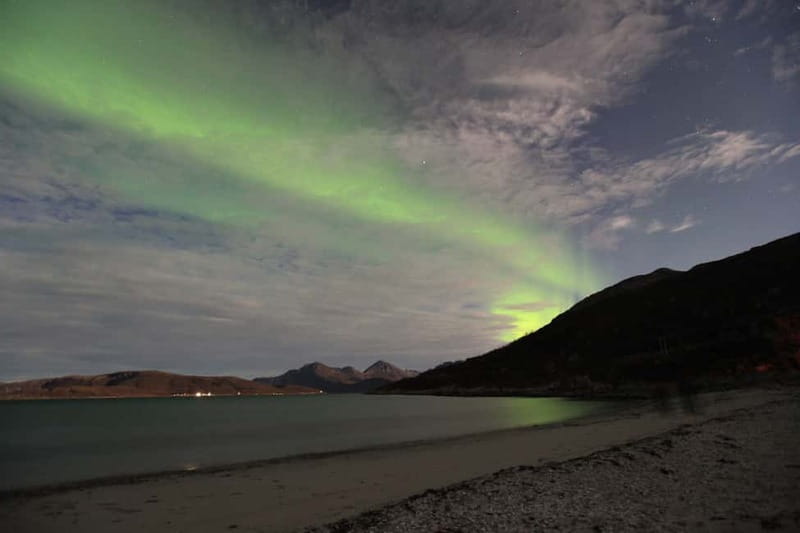 Tromsø: Small Group Northern Lights Hunt - Campfire, stew, and reindeer skins