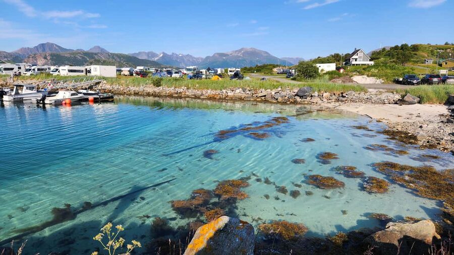 Tromsø: Sommaroy Fjord Tour with Lunch Option & Midnight Sun - Guides, stories, and the small-group atmosphere