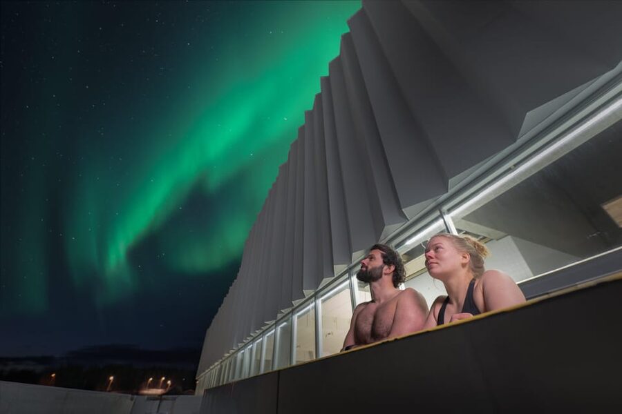 Tromsø: Spa/Pool with Bath, Sauna and Outdoor Heated Pool - Tromsø’s mountain-view answer to a spa day