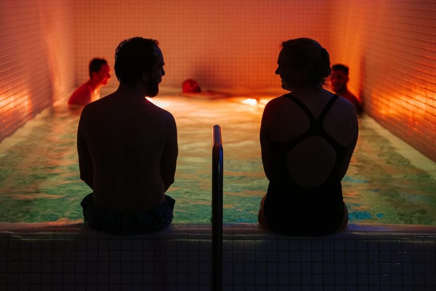 Tromsø: Spa/Pool with Bath, Sauna and Outdoor Heated Pool - Changing rooms, lockers, phones, and what to pack