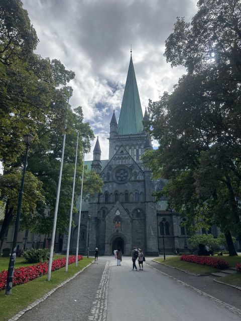 Trondheim: Audio Guide Panorama Bustour - Climbing toward Sverresborg and Sverresli viewpoint